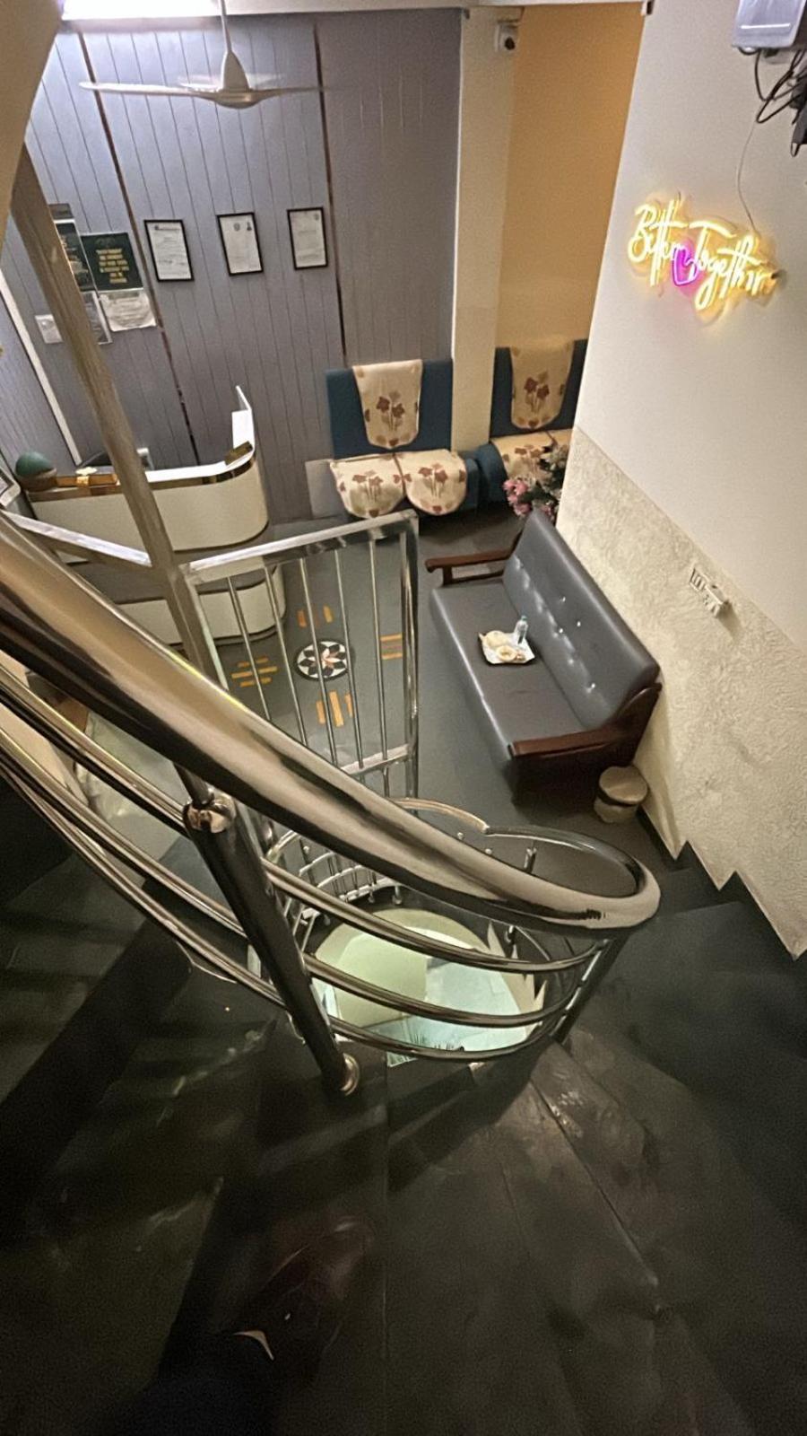 Hotel Empire 우자인 외부 사진