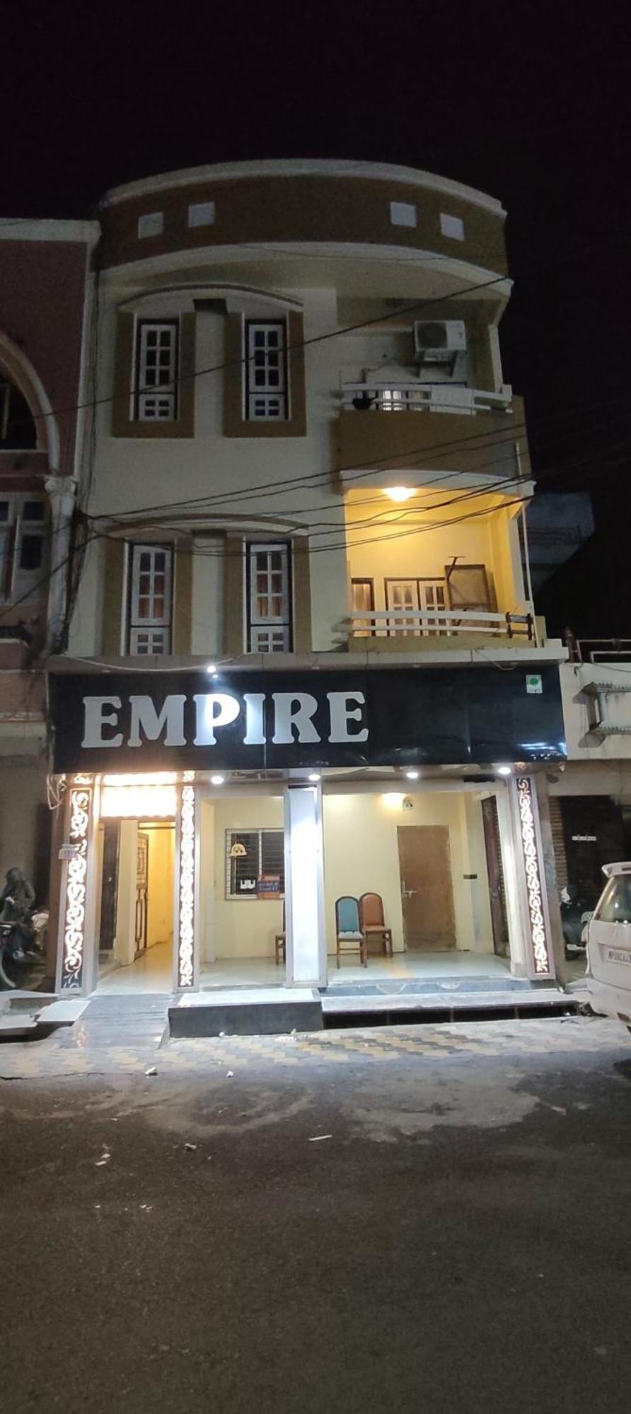 Hotel Empire 우자인 외부 사진